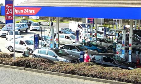 Cars queue for petrol in Essex ahead of a possible strike by fuel tanker drivers