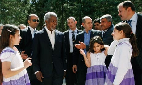 Kofi Annan visits Turkish refugee camp