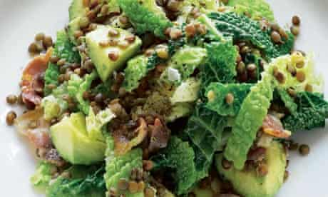 Savoy cabbage with avocado, lentils and bacon