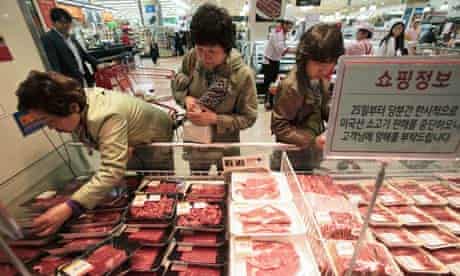 South Korean shoppers buy beef after mad cow disease found in US