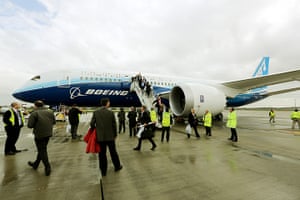 Boeing 747 dreamliner: Passengers disembark the Boeing 787 Dream Tour Flight