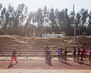 Ethiopia Runners: Coach Sentayehu Eshetu training runners on the track