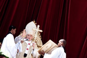 Easter Sunday: Pope Benedict XVI delivers his Easter blessing