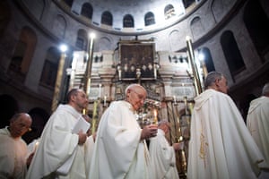 Easter Sunday: Catholic clergymen hold candles in the Church of the Holy Sepulchre