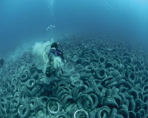 Ocean of Life : Tyres dumped into the sea off Fort Lauderdale