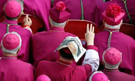 Bishops wait before the mass pope