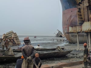 Chittagong: Shipbreakers in Chittagong