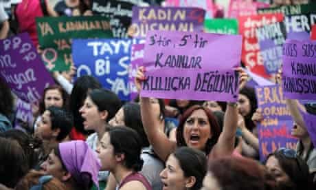 Turkish women protest against the government's plan to reduce the time limit for abortions