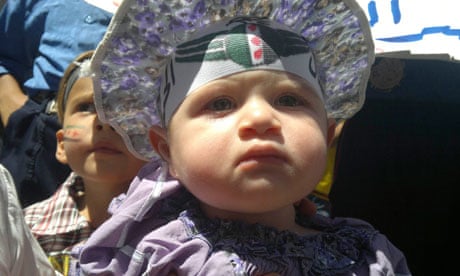 A baby wearing the logo of the Syrian Free Army