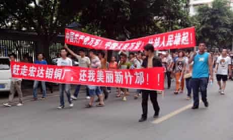 Shifang residents protest against plans to build a copper plant in the city