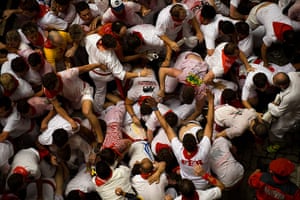 Pamplona: Revelers fall, blocking the street, during the running of the bulls 