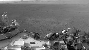 Curiosity on Mars: Traces of Landing