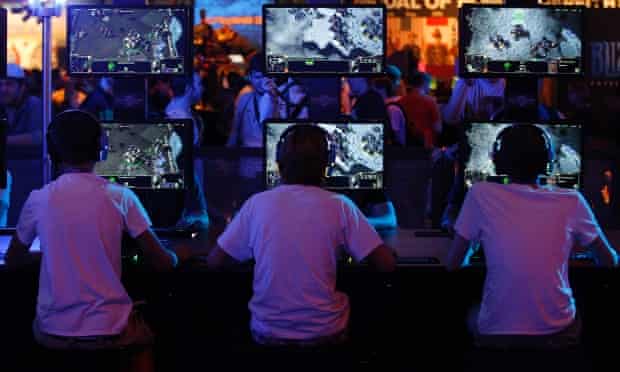 Visitors play "Starcraft" during the Gamescom 2012 fair in Cologne