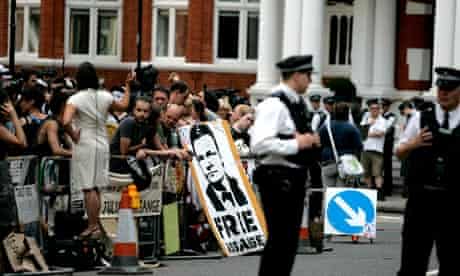 Jullian Assange protesters