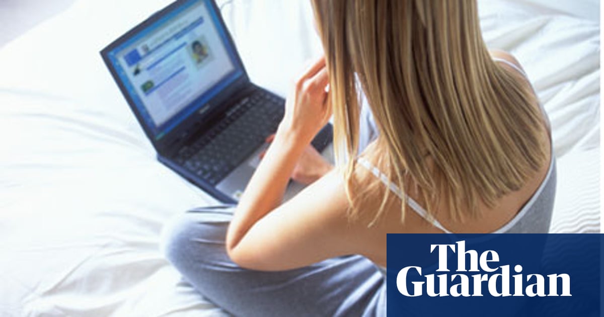 How Police Investigators Are Catching Paedophiles Online Social