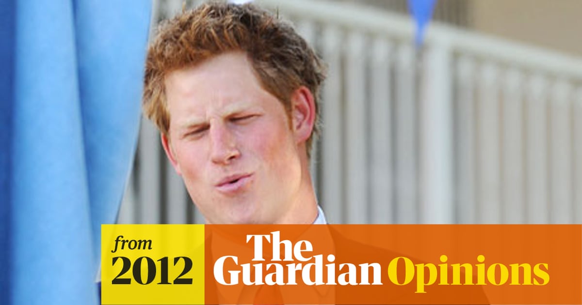 Prince Harry naked photo prompts 3,600 complaints - BBC News