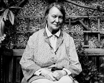 Iris Murdoch at home in Oxford, where she met Philippa Foot when they were university students