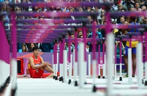 Olympic pain: China's Liu Xiang reacts after falling in the men's 110m hurdles heats