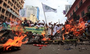 Film protests: Dhaka, Bangladesh: Protesters shout slogans after burning a mock coffin