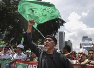 Film protests: Kuala Lumpur, Malaysia: Muslim protesters shout slogans