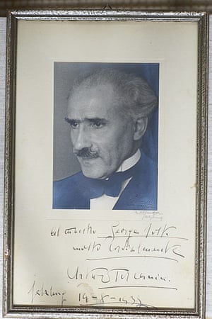 Georg Solti: Picture/letter of Arturo Toscanini sent to Georg Solti in 1938