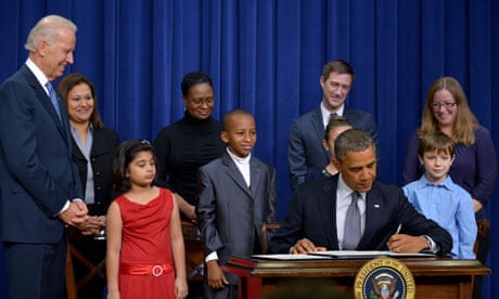 Obama signs executive orders on gun control