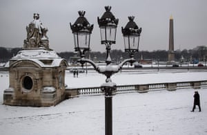Paris snow: Place de la Concorde, in central Paris