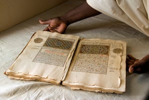 Ahmed Baba Institute: Morrocan style biography manuscript of the prophet Mahoma