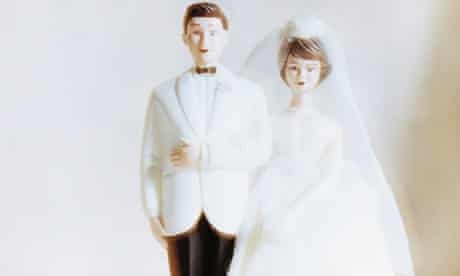 Bride and groom figurines --- Image by   Jason Stang/Corbis Adults Bride Cake Cake decoration Cake topper Clothing Decoration Dress Females Food Formal wear Kitsch Menswear Newlyweds Nobody Old-fashioned Outfit Plastic Retro Still life Suits Sweets Tradition Tuxedo Vintage Wedding Wedding cake Wedding dress White White background Women