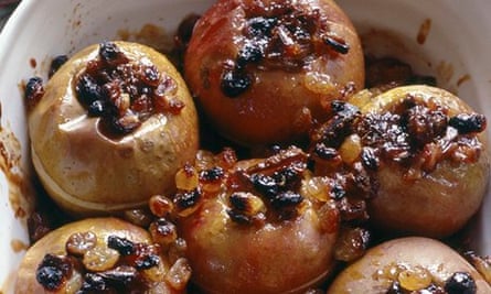 Baked apples with dates, maple syrup and brandy butter