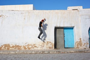 Photography: man jumping from wall