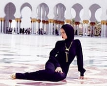 Rihanna-008.jpg?width=220&dpr=1&s=none&c