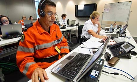 NSW SES volunteers man the phones of the Bushfire Information Line for the NSW Rural Fire Service