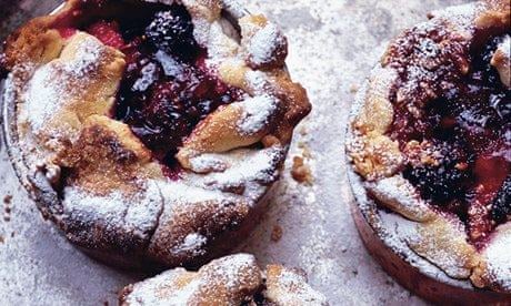 Little fig and blackberry pies