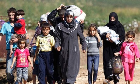 Syrian refugees crossing into Turkey
