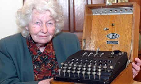 Mavis Batey at Bletchley Park, in Buckinghamshire, with an Enigma machine in 2004