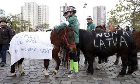Horses at Paris protest