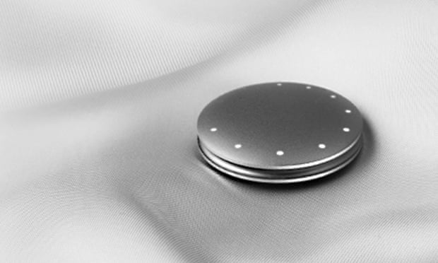 Misfit Shine fitness tracker review - small, all-metal and beautifully designed.
