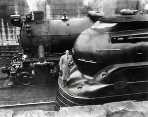Raymond Loewy designs: 1936: Raymond Loewy with his latest design the Pennsylvania Railroad's S1 s