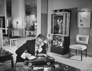 Raymond Loewy designs: 1948: Raymond Loewy rests on a Studebaker model in his home