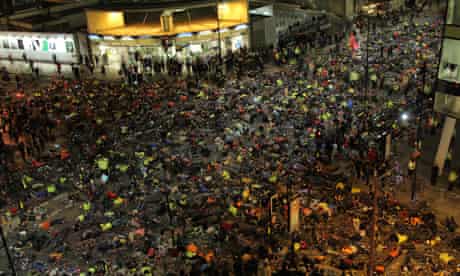 Over 1000 cyclists protesting at Die-In outside TfL HQ