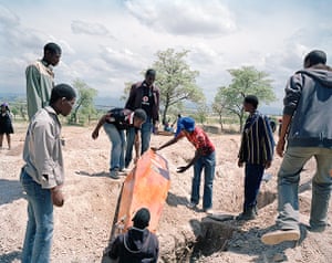 Big Pic - South Africa: people burying a coffin in South Africa