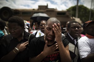 Nelson Mandela: South Africans react after the hearse ca