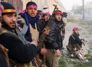 Goran Tomasevic: Os combatentes do Exército sírio livre se escondem quando entram na base do exército sírio