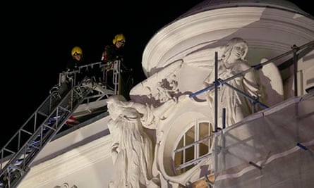 Apollo: firefighters inspect the roof
