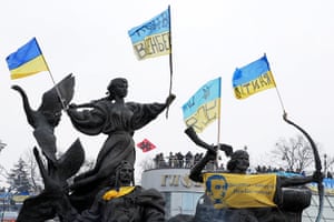 Ukrainian protest flags attached to a statue