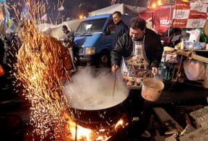 Ukrainian protests protesters prepare food camp independence square anti-government