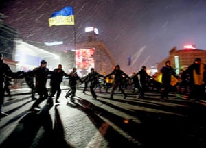 Ukrainian protests demonstrators dance opposition independence square kiev
