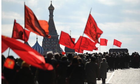 Russian communists carrying flags