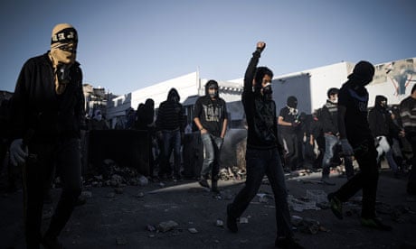 Bahraini protestors clash with security forces